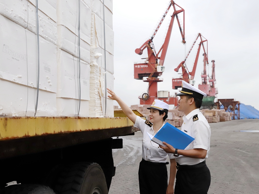 口岸物流升级 东渡海关精细监管保障进口纸浆供应链稳定